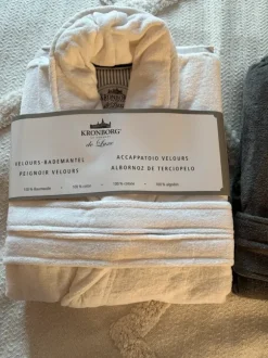 2 Bademantel weiß/ Grau gr. S/M neu