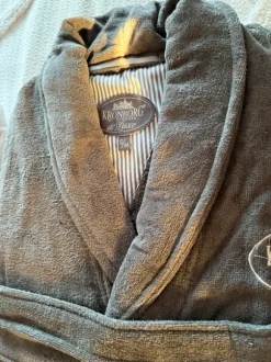 2 Bademantel weiß/ Grau gr. S/M neu