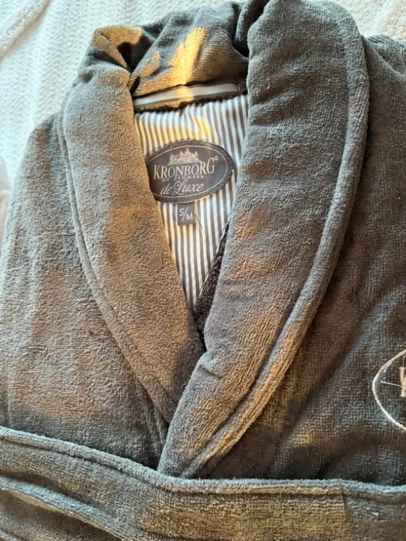 2 Bademantel weiß/ Grau gr. S/M neu