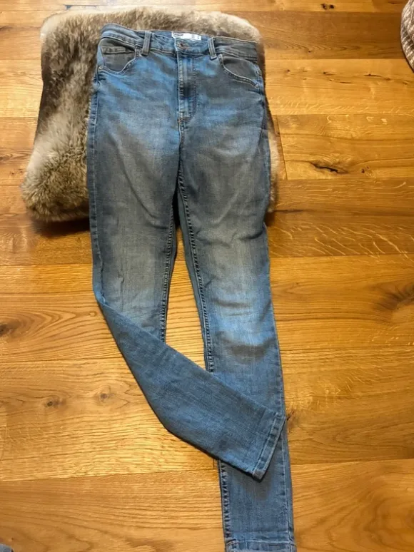 💙 Bershka Jeans – Skinny High Rise – hellblau (Gr. 36)