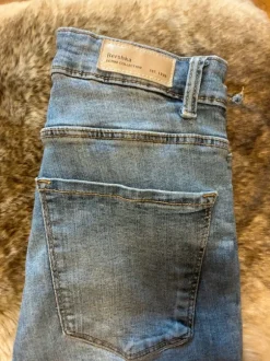💙 Bershka Jeans – Skinny High Rise – hellblau (Gr. 36)
