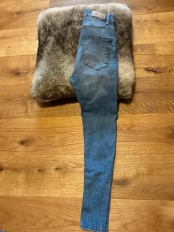 💙 Bershka Jeans – Skinny High Rise – hellblau (Gr. 36)