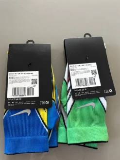 2 Nike Supreme Socken Swoosh grün und blau 41-43