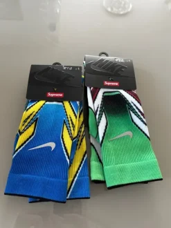 2 Nike Supreme Socken Swoosh grün und blau 41-43
