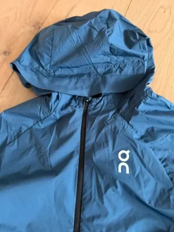 2 on cloud vest