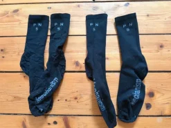 2 Paar Pas Normal Studios Socken Mechanism