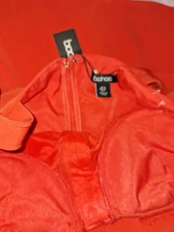 A red dresses