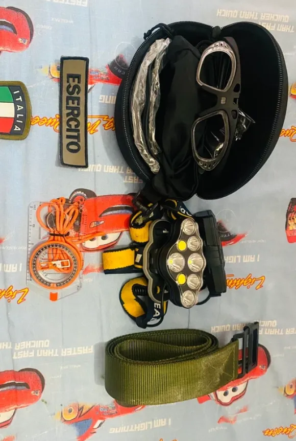 Abbigliamento esercito e oggettistica varia militare