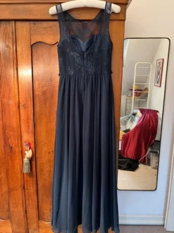 Abendkleid dunkelblau mit Spitze