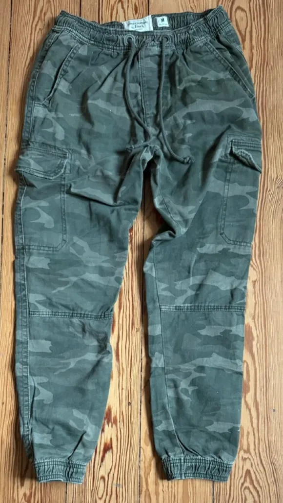 Abercrombie & Fitch Hose, Camouflage, Größe M. Gummizug