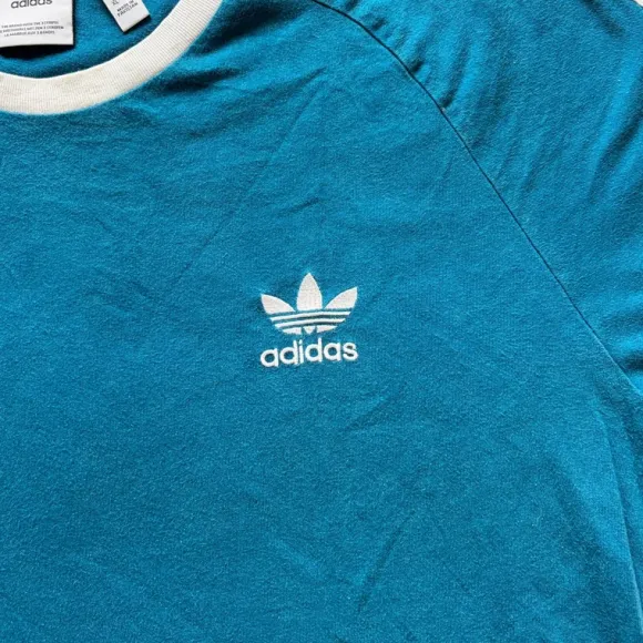 Adidas Men’s classic adicolor 3 stripes t-shirt / size : Xl / light blue color