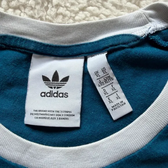 Adidas Men’s classic adicolor 3 stripes t-shirt / size : Xl / light blue color