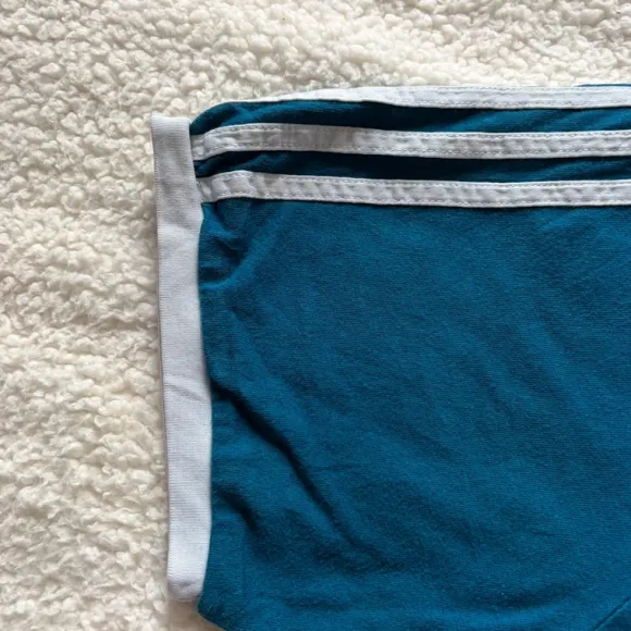Adidas Men’s classic adicolor 3 stripes t-shirt / size : Xl / light blue color