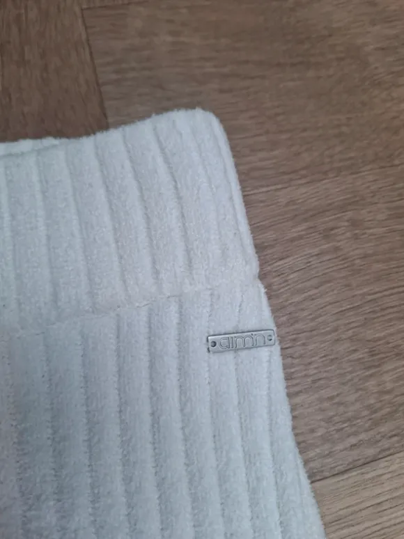 Aim'n joggingspak wit /creme