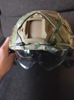 Airsoft Helm mit Schutzbrille