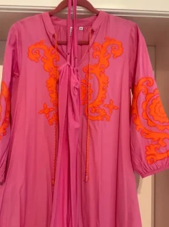 Aktuelles Sommerkleid von Emily van den Berg