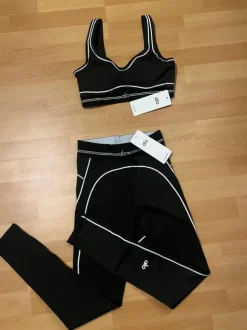 alo yoga set zwart