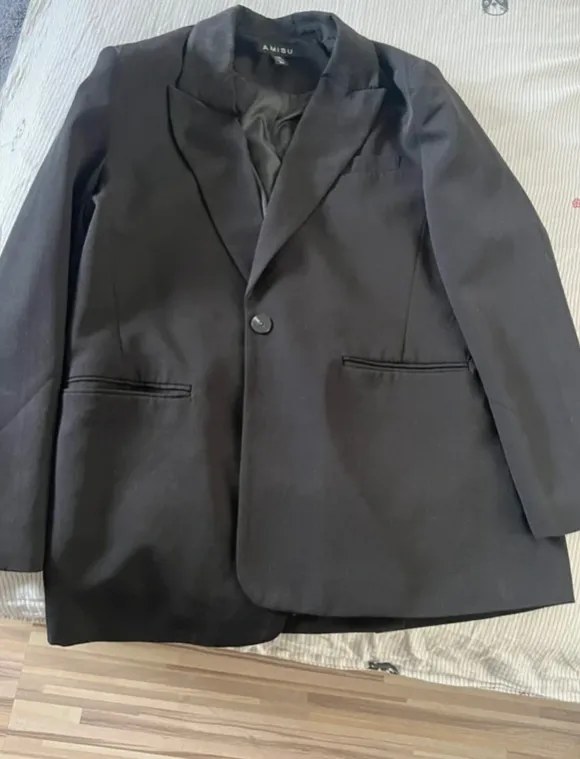 AMISU schwarzer Blazer mit Schulterpolstern