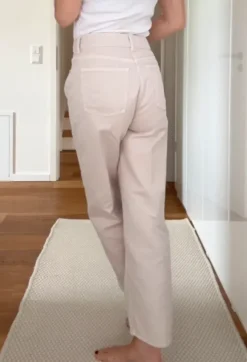 Ankle Jeans Momfit & Other Stories Creme Gr. 36