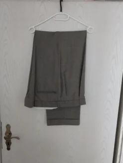 Anzug Gr. 52 grün Khaki einmal getragen mens design