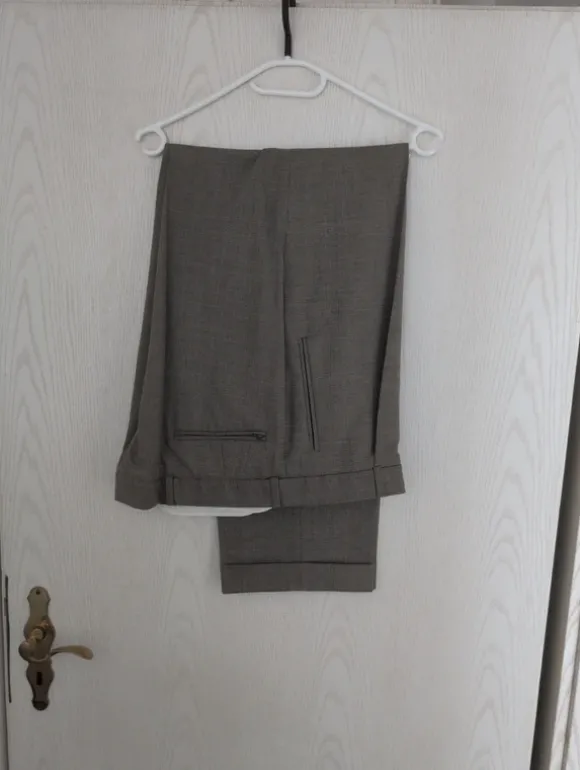 Anzug Gr. 52 grün Khaki einmal getragen mens design