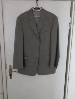 Anzug Gr. 52 grün Khaki einmal getragen mens design