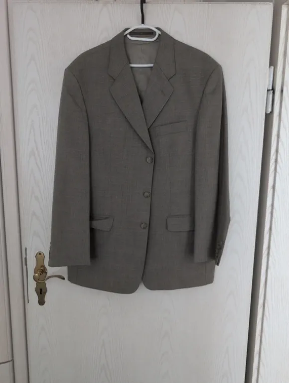 Anzug Gr. 52 grün Khaki einmal getragen mens design