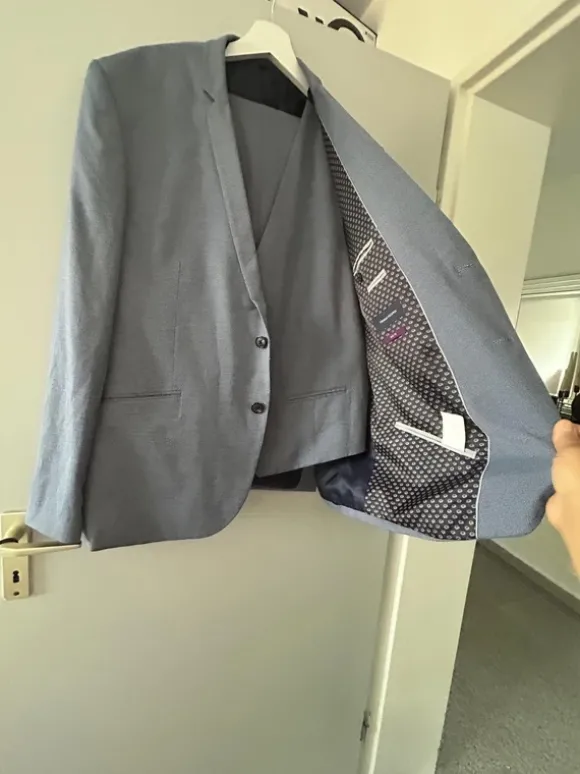 Anzug mit Weste und Hose