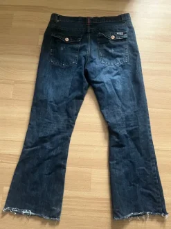 Apt jeans
