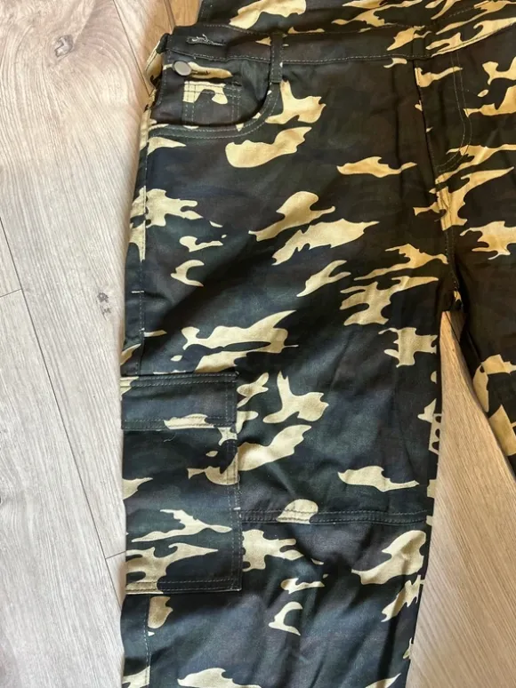 Arbeitslose/Latzhose