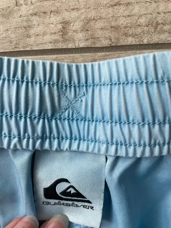 Babyblaue Badehose