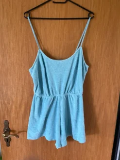 Babyblauer jumpsuit
