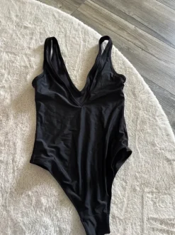 Badeanzug | Schwarz | S/M | Minimalistisch Elegant Neu