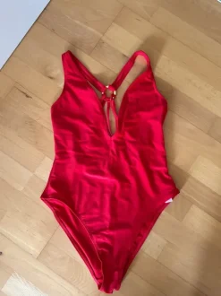 Badeanzug Rot