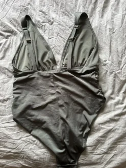 Badeanzug Shape grün H&M Gr 46