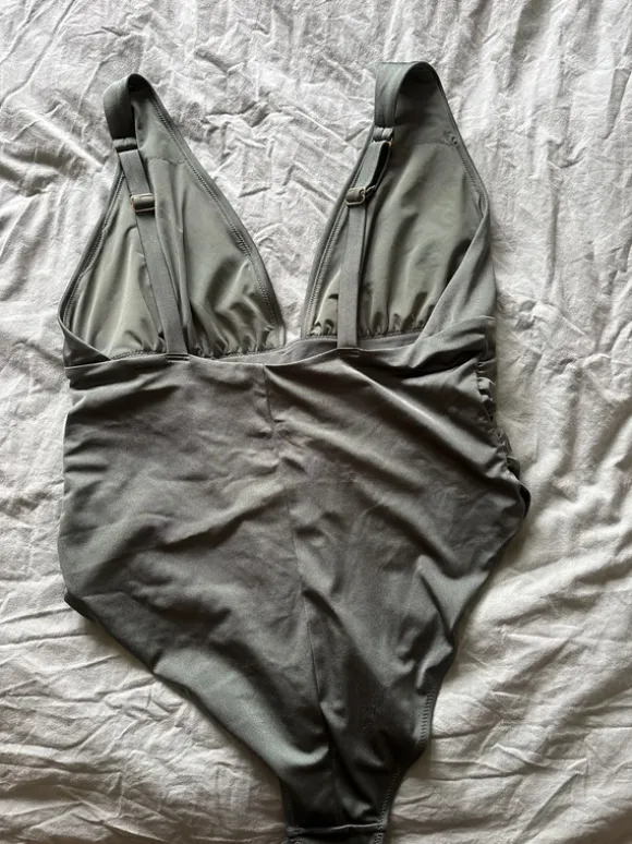 Badeanzug Shape grün H&M Gr 46