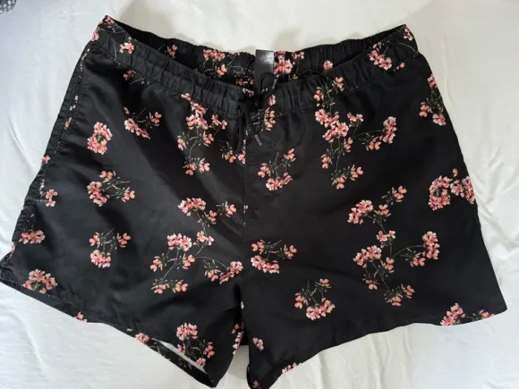 Badehose Asos Gr XL schwarz Blumen wie neu