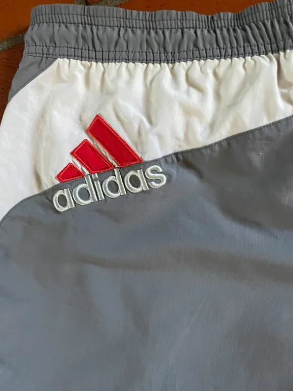 Badeshorts grau/rot