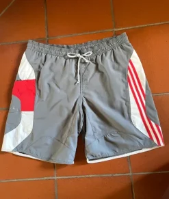 Badeshorts grau/rot