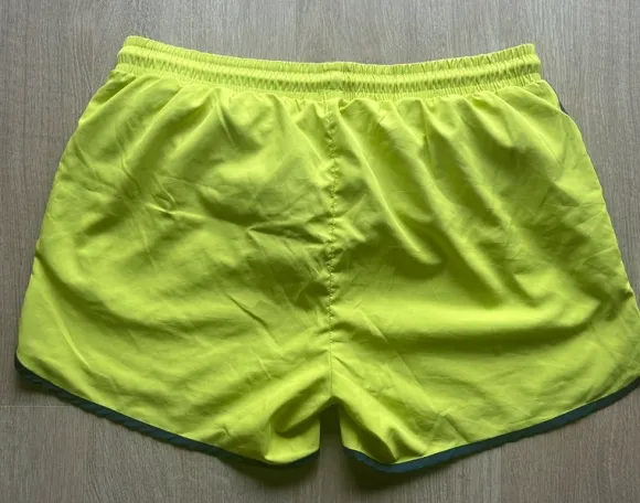 Badeshorts von Arena – Neongrün – Größe L