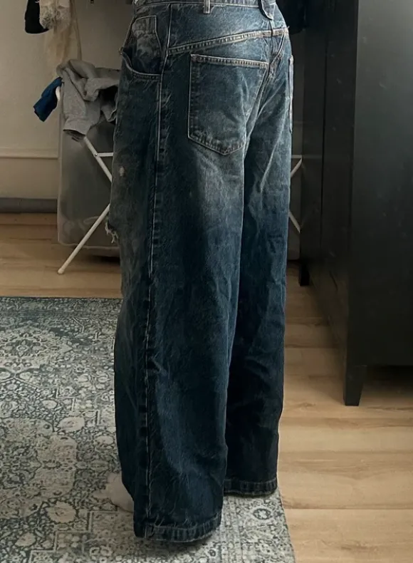Baggy Hose Collusion