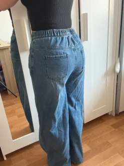 Baggy Jeans mit Bund