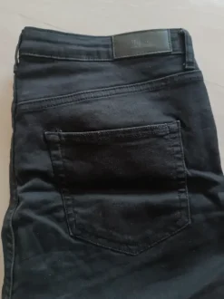 Basic denim shorts in schwarz