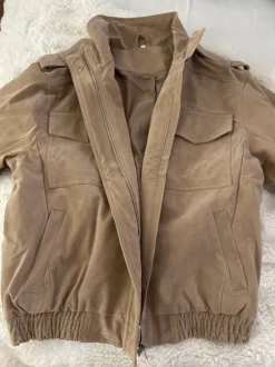 Beige Bomberjacke in Wildlederoptik | Größe XS | Neu