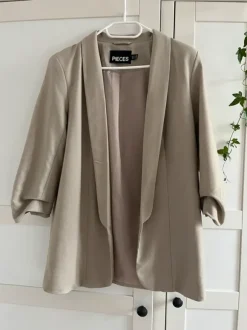 Beiger Blazer von Pieces