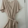 Beiger Jumpsuit mit Bindegürtel M