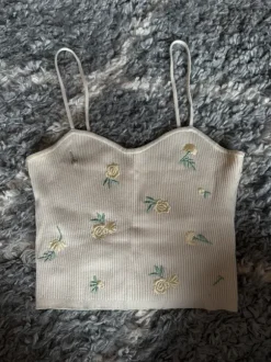 Beiges Blümchen Top