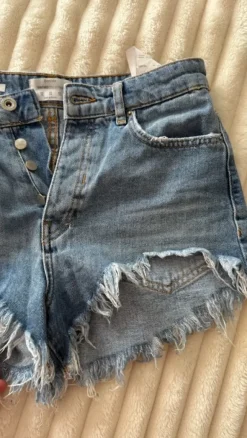 Bershka High Waist Short denim Jeans