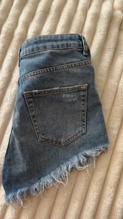 Bershka High Waist Short denim Jeans