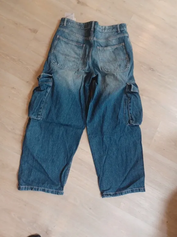 Bershka Jeans Gr. 40 weiter lockerer Stil